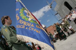 Награждение Любомира Гузара пластунской наградой