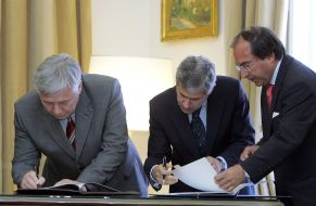 Yuriy Yekhanurov and Nuno Severiano Teixeira