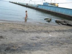 It dangerous to rest on the Mariupol beachs