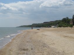 It dangerous to rest on the Mariupol beachs