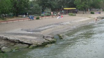 It dangerous to rest on the Mariupol beachs