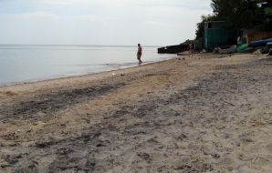It dangerous to rest on the Mariupol beachs
