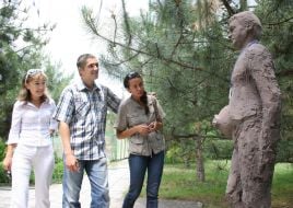 Памятник Гуусу Хиддинку