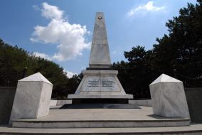 Turkish memorial on Sapun-grief