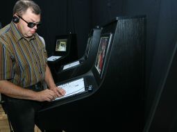 Виставка фотографій “Доторкнутися та побачити”