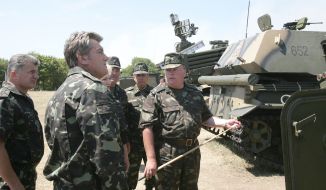 Визит Виктора Ющенко в 28-ю гвардейскую механизированную бригаду в Черноморском