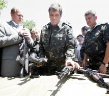 Визит Виктора Ющенко в 28-ю гвардейскую механизированную бригаду в Черноморском