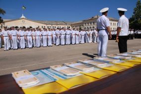 Вручение дипломов и ”лейтенантских” погонов выпускникам СВМИ им. Нахимова
