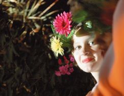 Девушка в венке