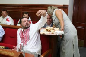 Депутаты Киевсовета едят хлеб перед подорожанием
