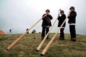 Guzuls play on trembitakh