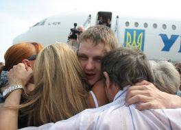 Возвращение освобожденных членов экипажа судна «Леманн Тимбер» в Украину