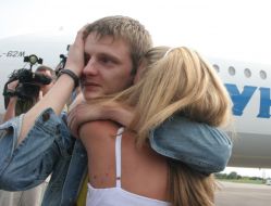 Возвращение освобожденных членов экипажа судна «Леманн Тимбер» в Украину