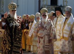 Алексій ІІ та Митрополит Володимир проводять літургію