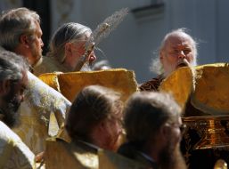 Священослужителі на літургії