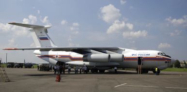 Самолет с гуманитарной помощью из России