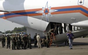 Самолет с гуманитарной помощью из России