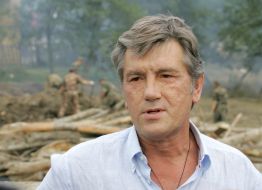 Ющенко во время осмотра ликвидации последствий стихийного бедствия