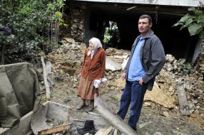 Vitaly Klichko examining disturbed homestead