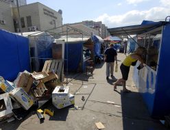 A market «Festivalniy» on Troeschina