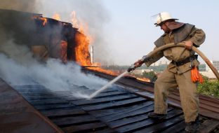 Пожар на заброшенном здании театра музыкальной комедии в Харькове