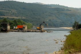 Restored workі in place of the blasted bridge