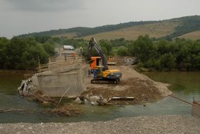 Restored workі in place of the blasted bridge