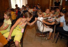 Дети из пострадавших от наводнения регионов