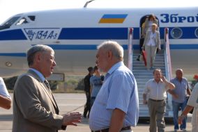 Yury Ekhanurov  and Vladimir Kazarin  speak in the air-port of Bel’bek