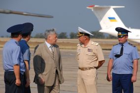 George Ekhanurov and Igor Tenyukh speak in the air-port of Bel’bek