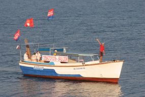 Inhabitants of Sevastopol meet «Mirage» by flags