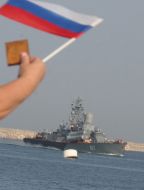 Inhabitants of Sevastopol meet «Mirage» by flags