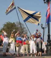 Inhabitants of Sevastopol meet «Mirage» by flags