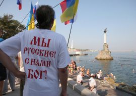 Inhabitants of Sevastopol meet «Mirage» by flags