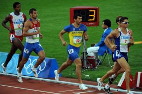 Sportsmen runing courses