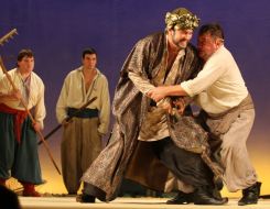 Anatoly Khostikoyev as Sultan and Bogdan Benyuk as Karas