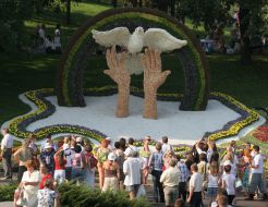 Flower exhibition to the Independence Day