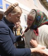 Timoshenko speaking with countrymen