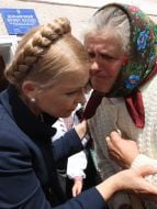 Timoshenko speaking with countrymen