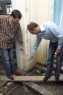 Yatsenyuk examined house