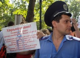 Militiamen are trying to detained of protesters