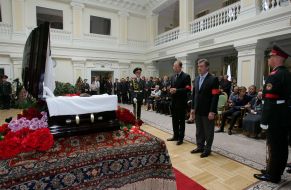 Farewell with the deputy Mikhail Sirota