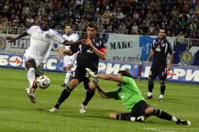 Ismael Bangoura, Vyacheslav Checher and Vladimir Dishlenkovich
