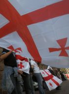 Участники акции «Живая цепь в поддержку Грузии»