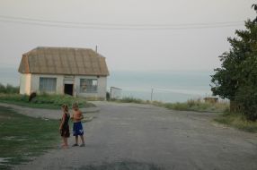 Children in Zmievka village