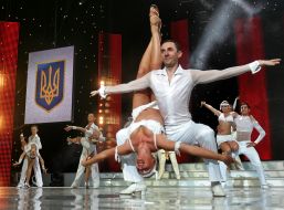 Appearance of dancing collective