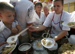 Угощение самым большим в мире вареником