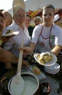 Угощение самым большим в мире вареником