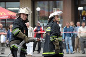 Пожежники гасять вогонь