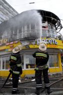 Пожежники гасять вогонь